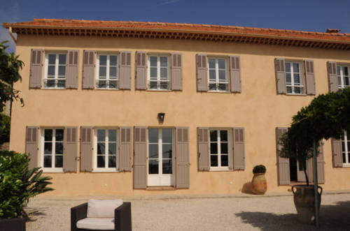 Front face of the guesthouse bastide au soleil